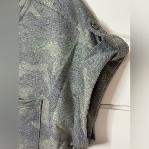 NEW Jane and Delancey Camo T-shirt Size S - Picture 4 of 8